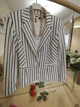 BLAZER DE RAYAS BLANCO Y AZUL