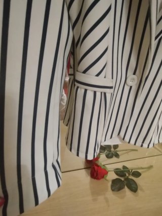 BLAZER DE RAYAS BLANCO Y AZUL