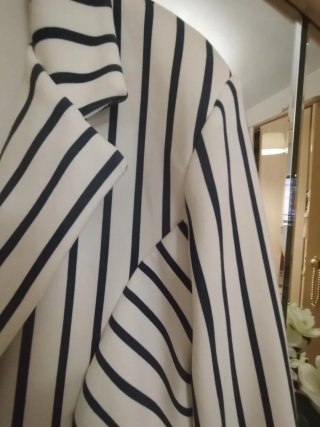 BLAZER DE RAYAS BLANCO Y AZUL