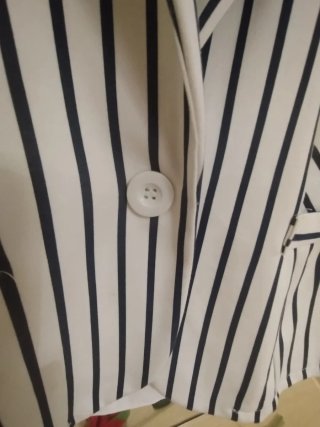 BLAZER DE RAYAS BLANCO Y AZUL