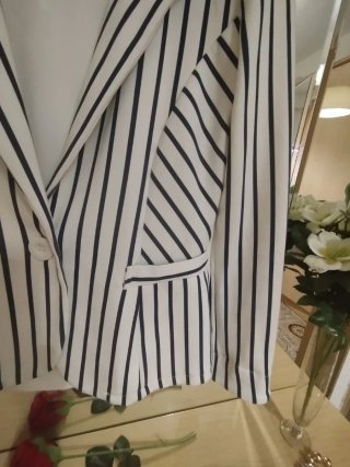 BLAZER DE RAYAS BLANCO Y AZUL