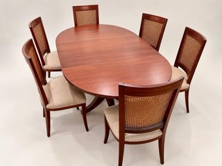 Mesa redonda de madera con 6 sillas