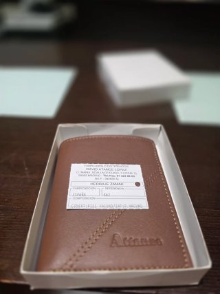 Cartera de piel Attanze marrón