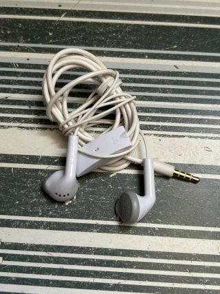 Radio AM/FM de bolsillo portátil Pierre Cardin