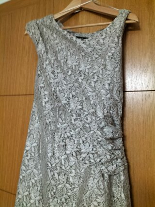 Vestido largo encaje gris perla