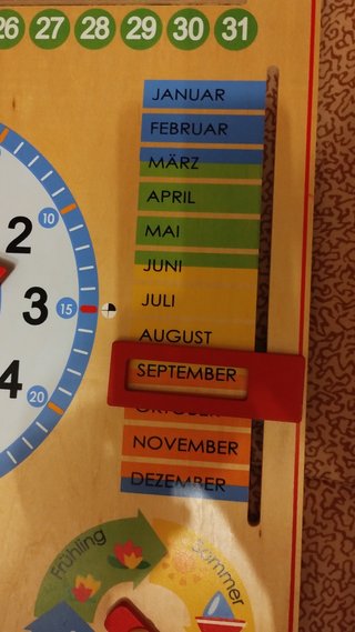 Reloj calendario Goula madera iniciación al alemán