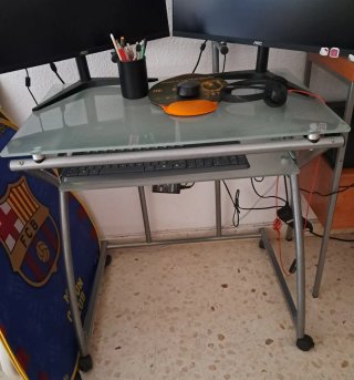 Escritorio de cristal y metal