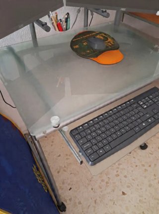 Escritorio de cristal y metal