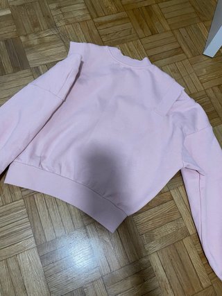 Sudadera rosa hombros descubiertos