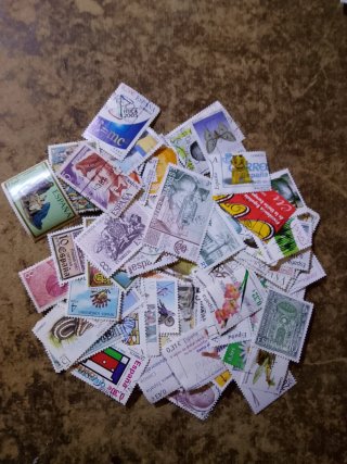 100 sellos España usados y nuevos. No repetidos.