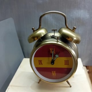 Reloj despertador antiguo dorado