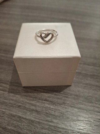 Anello Pandora Cuore con Zirconi Neri