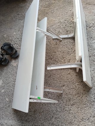 Estanterías de madera y metal