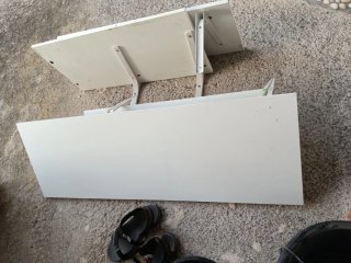 Estanterías de madera y metal
