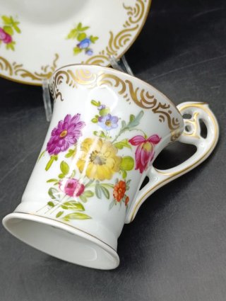 Taza y platillo Saxe de porcelana