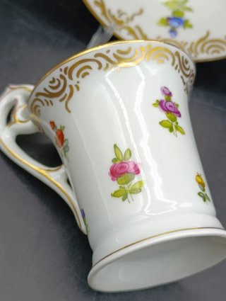Taza y platillo Saxe de porcelana