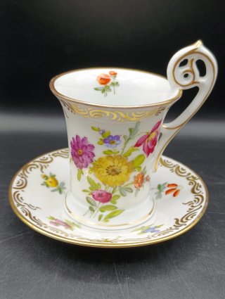 Taza y platillo Saxe de porcelana