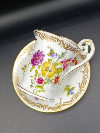 Taza y platillo Saxe de porcelana