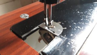 MÁQUINA DE COSER INDUSTRIAL ANTIGUA 16K33