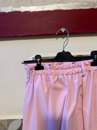 Pantaloni rosa a gamba larga