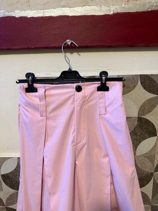 Pantaloni rosa a gamba larga