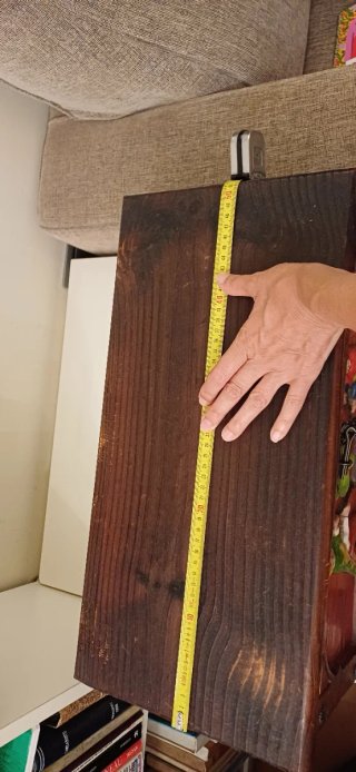 Baúl de madera tallada y policromada