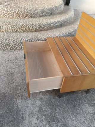 Mueble de madera con cajón