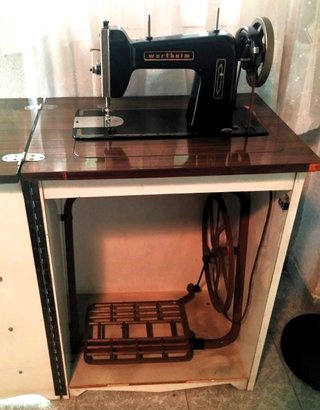 MÁQUINA DE COSER ANTIGUA "WERTHEIM"