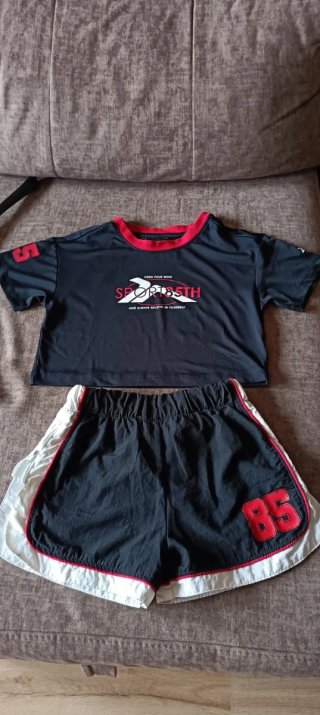 Conjunto deportivo crop top y shorts 85