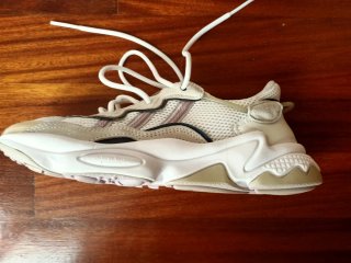 Deportivas Adidas Beige y Blancas