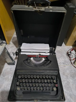 Máquina de escribir Hispano Olivetti Studio 46