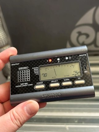 Afinador digital para guitarra y bajo Seiko SAT100