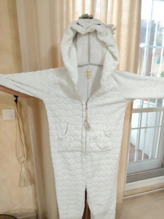 Pijama mono blanco con corazones