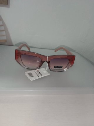 Gafas de sol rosas
