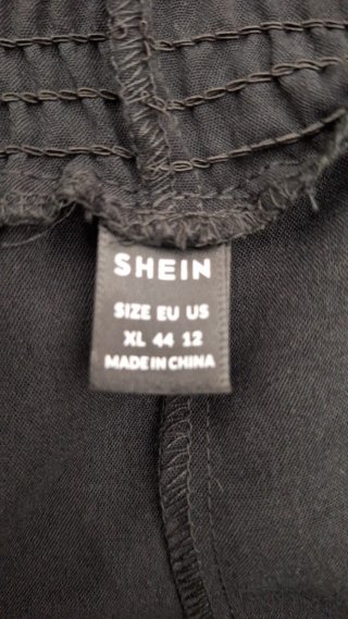 Pantalón negro ancho