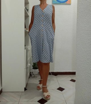 Vestido de lunares azul y blanco