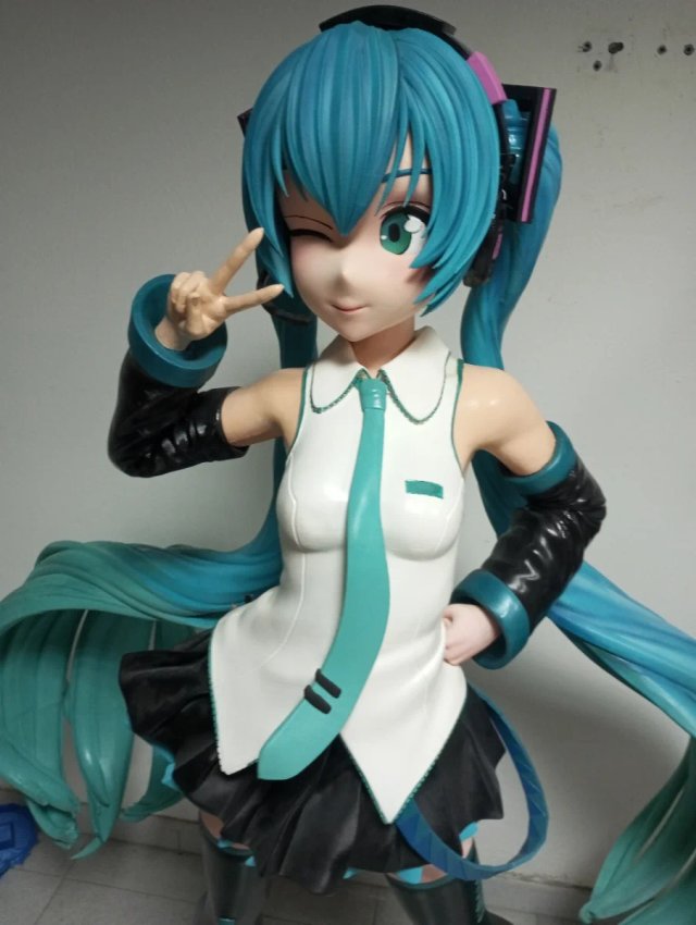 Figura Miku tamaño real
