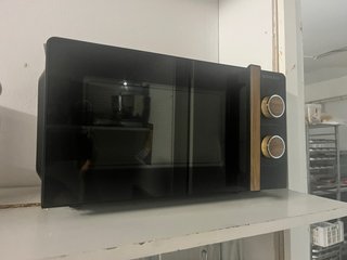 Microondas SilverCrest Negro y Madera
