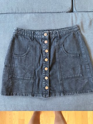 Falda vaquera negra mini stradivarius talla 42