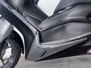 Yamaha Xmax 125 verde oscuro