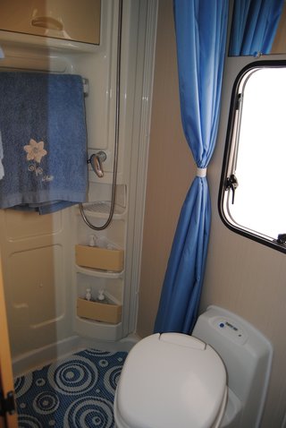Autocaravana Capuchina Challenger  GENESIS 49
