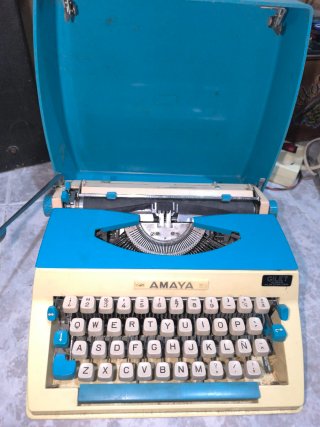 Máquina de escribir Amaya Gilet
