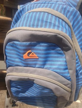 Mochila Quiksilver azul y gris