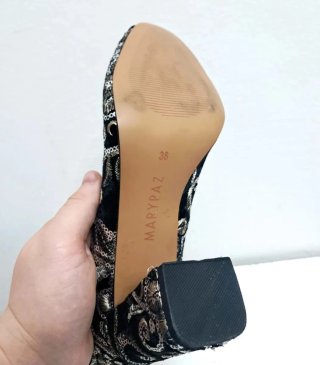 Zapatos de tacón Marypaz negros y plateados