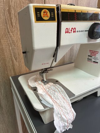 MAQUINA DE COSER ALFA ANTIGUA