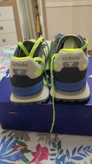 Zapatillas Victoria Grises y Verdes