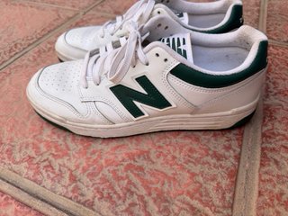 Tenis New Balance Blancos y Verdes