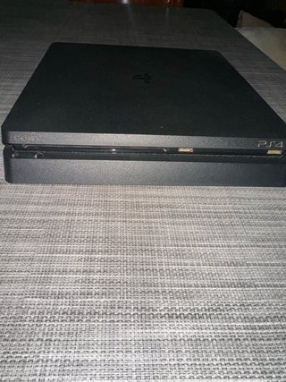 PS4 Slim 1TB Negra + Mando