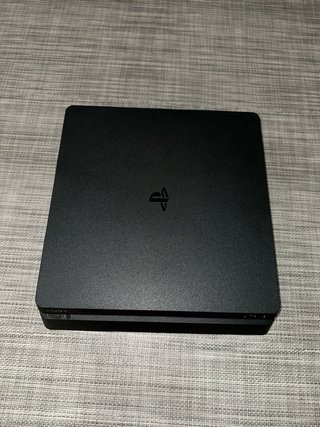 PS4 Slim 1TB Negra + Mando