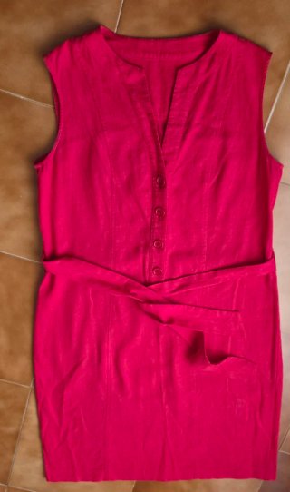 Vestido rojo sin mangas con cinturón. Talla L